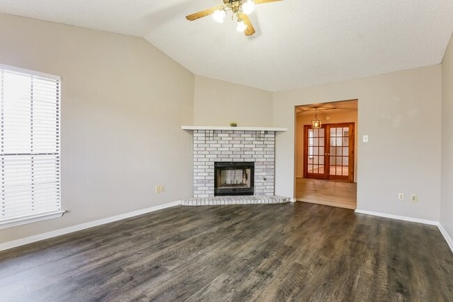 Photo - 511 Sanders Ln