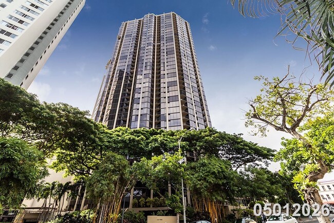 Building Photo - Luxury 1-Bedroom Condo with Stunning Mountain Views