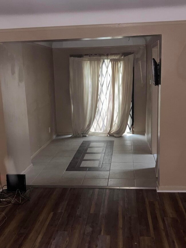 Photo - 18089 Schaefer Hwy