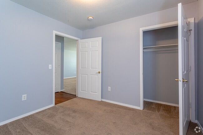 2BR, 1BA - 768 SF