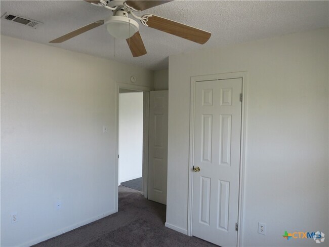Building Photo - 142 Wolfe Rd Unit D Rental