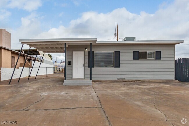 Building Photo - 14 Nevada Way Rental
