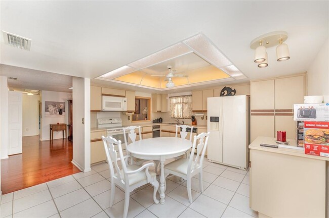 Photo - 4240 Creekwood Ln