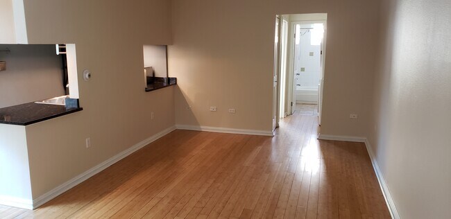 Living room - 1045 Pennsylvania Street Unidad 205