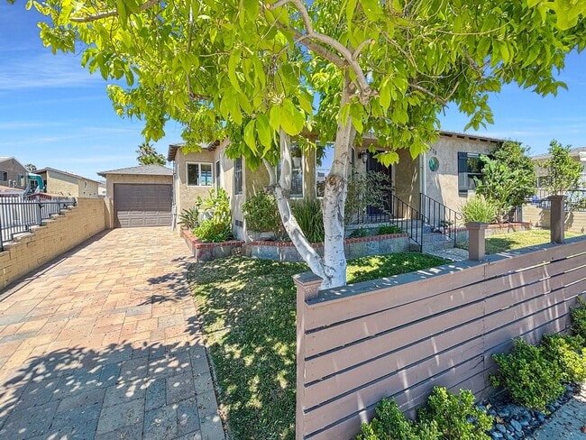 Building Photo - Beautiful 3BD/3BA House in City Heights w/...