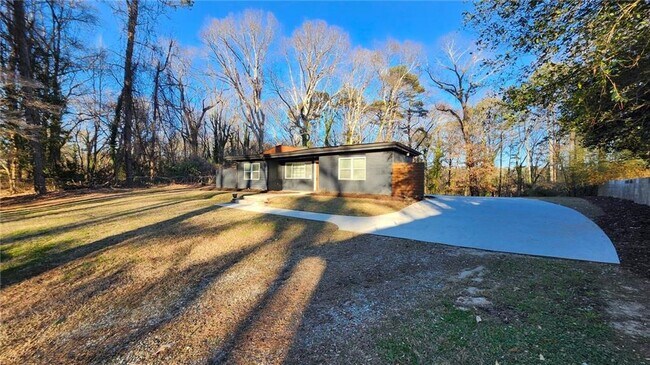 Photo - 1786 Stanton Rd SW