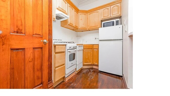 Photo - 1079 Broadway