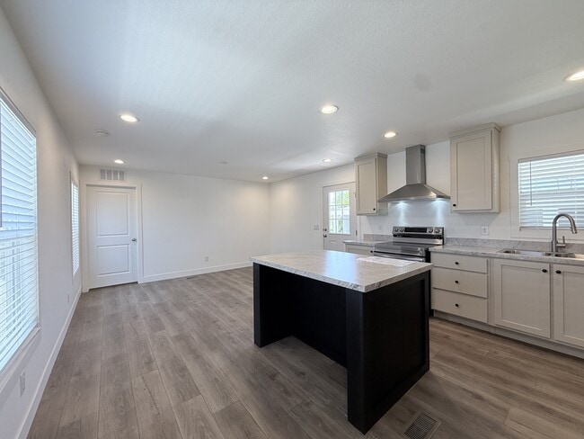 Photo - 2060 N Center St