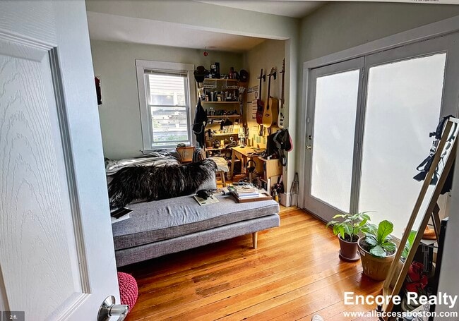 Photo - 221 Norfolk St