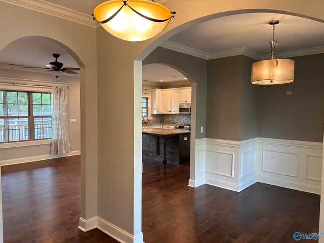 Photo - 317 Rosemont Rd SE