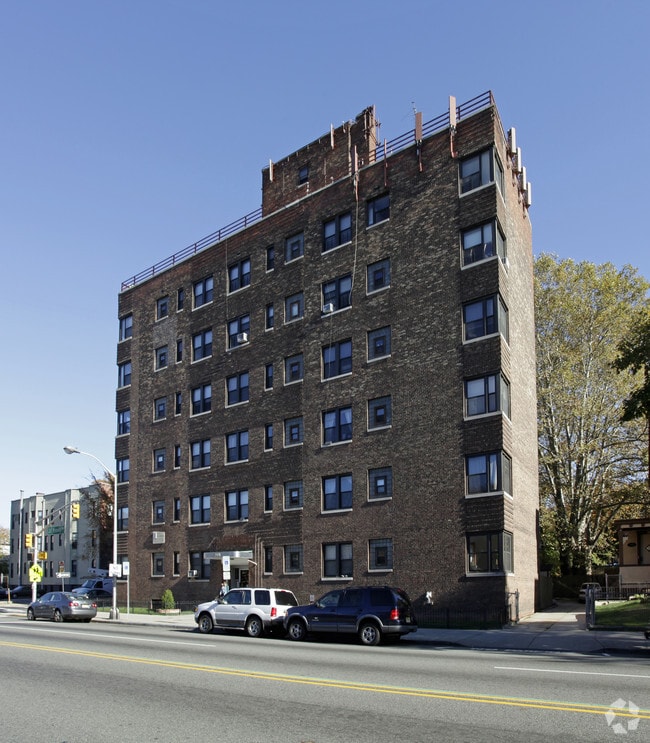 Art Deco Apartments on Lincoln Park