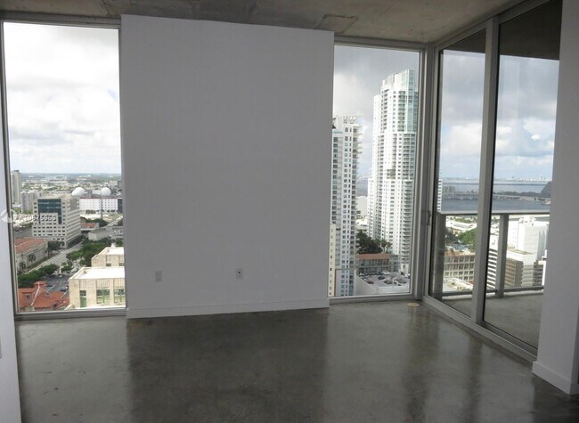 Photo - 151 SE 1st St Unidad 2804