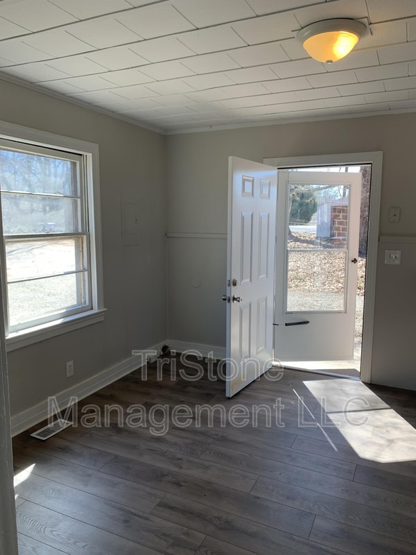 Photo - 317 Morris St