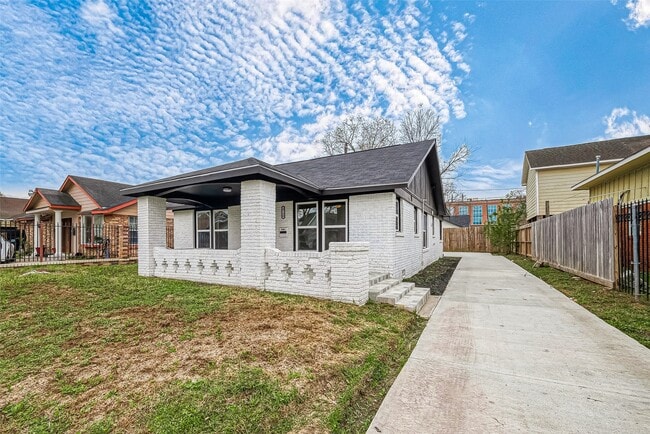 Photo - 4726 Pease St