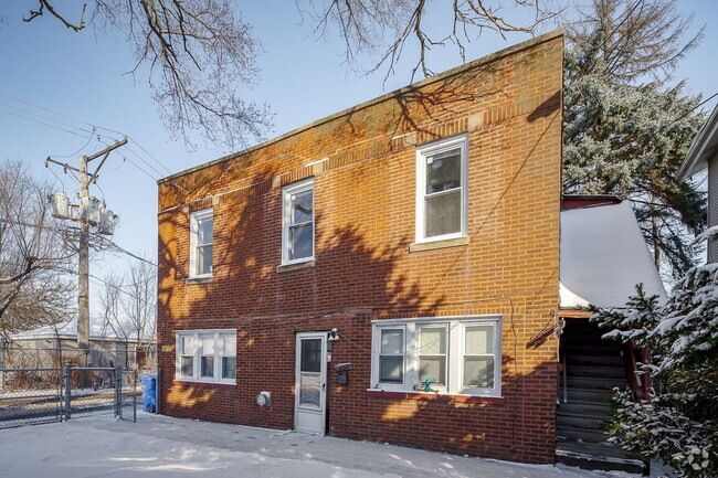 Building Photo - 5316 N Bowmanville Ave Unit 2R Rental