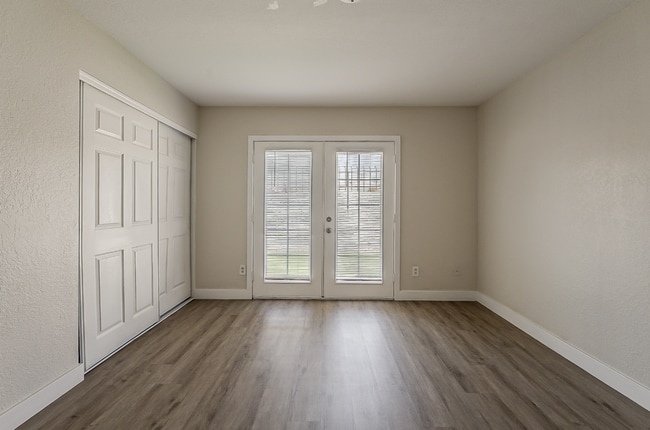 Photo - Clean! 3 bed 2 bath Town Home - Central PHX - Gated - Pool!