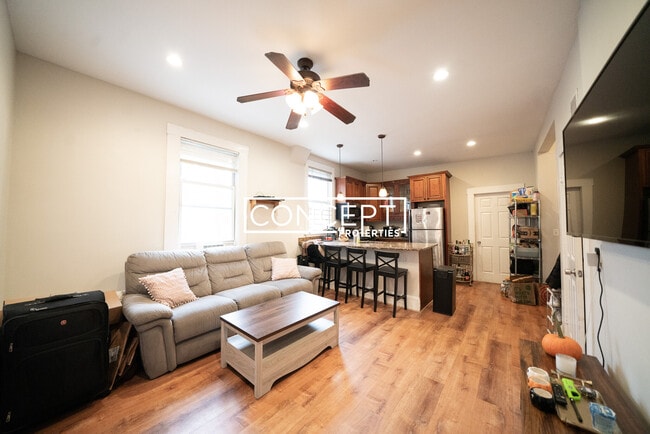 Building Photo - 717 Parker St Unit 1