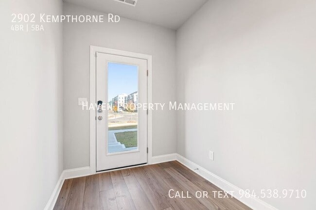 Photo - 2902 Kempthorne Rd