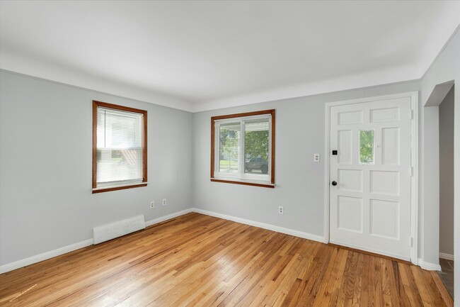 2011 E Hudson Ave