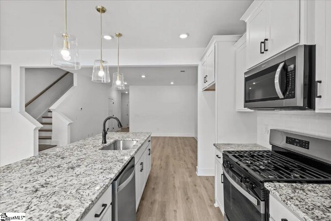 Photo - 208 Curhill Ln