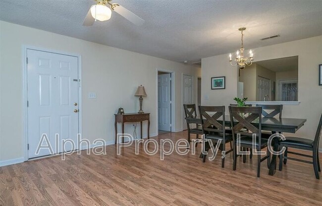 Photo - 107 Hammett Grove Ln