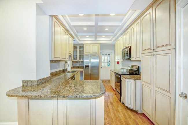 Photo - 633 C St NE Unit Upstairs