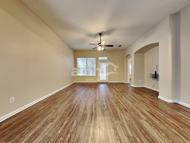 Photo - 1860 Enterprise Ave