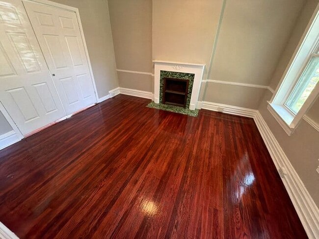 Spacious lower level apartment!