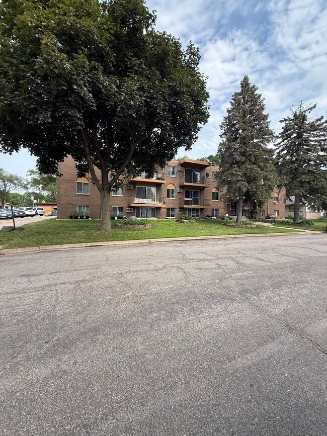 Building Photo - 1676 English St Unit 304