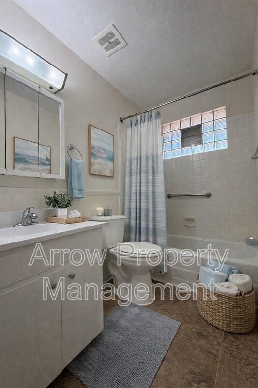 Photo - 2000 Washington St