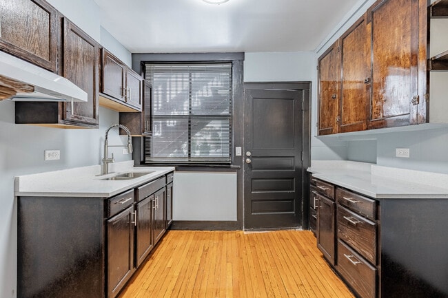 Photo - 3021 W 58th St Unidad 1