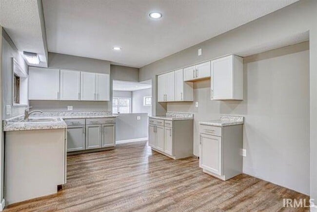 Photo - 1342 W Dupont Rd