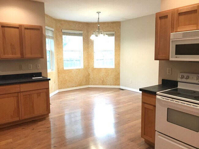 Photo - Beautiful 3 Bedroom 2 Bathroom House  **2 ...