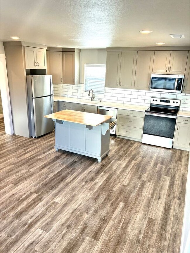 Photo - Nice Location in Heart of Old Town Fort Collins! WATER/SEWER/GAS INCLUDED IN RENT