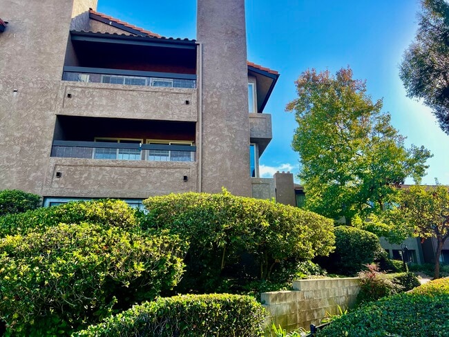 Building Photo - 10225 Caminito Cuervo Unit 126