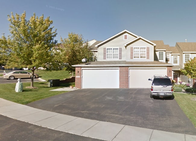 Building Photo - Beautiful 3 bedroom Townhome in Maple Grove