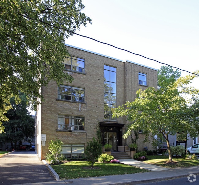 Building Photo - Roselawn Manor