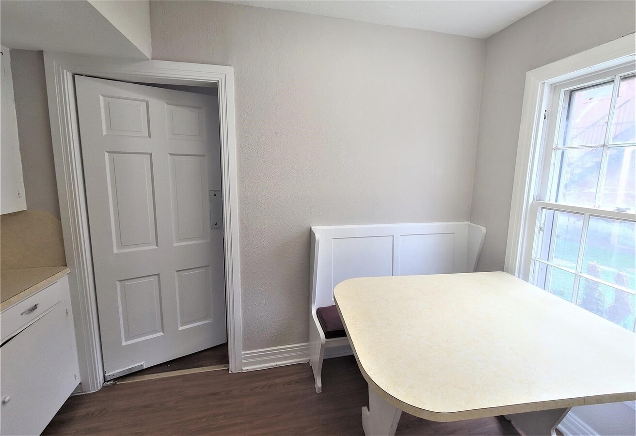 Photo - 2211 Dorrington St