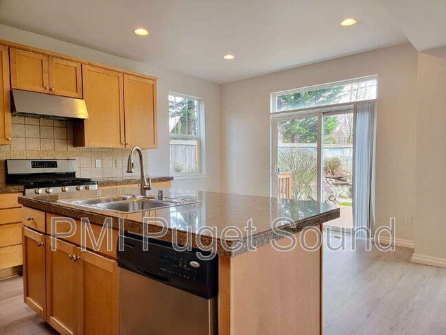 Photo - 576 Mount Baker Pl NE
