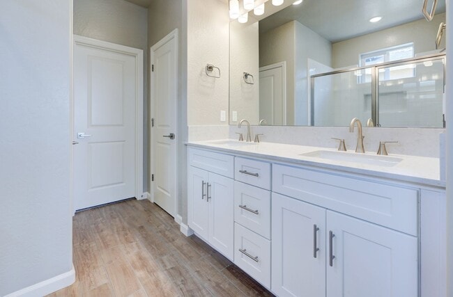 Photo - 857 Halford Ln