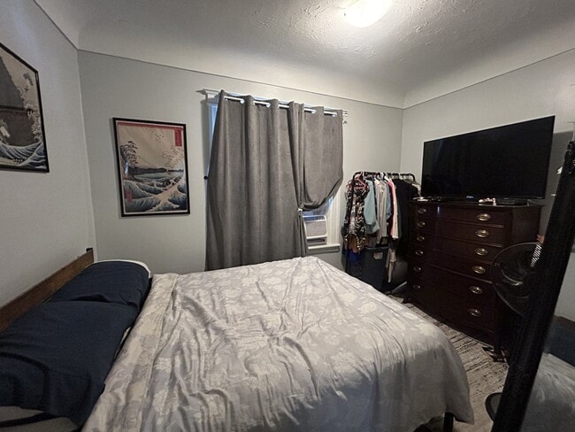 Building Photo - 129 Emerald St S Unit 1