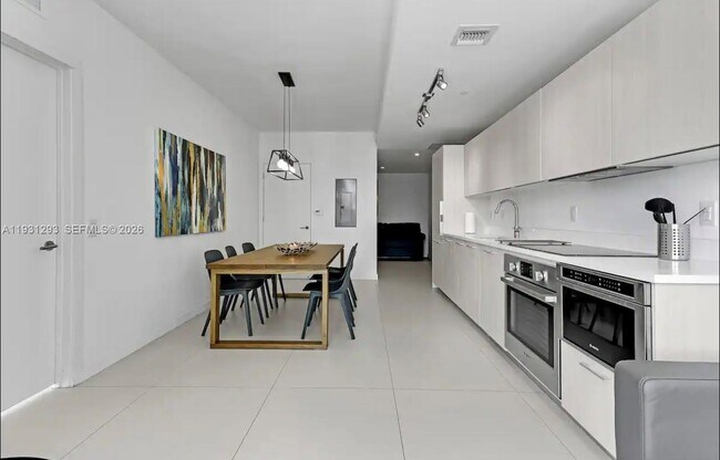 Photo - 501 NE 31st St Unidad 1607