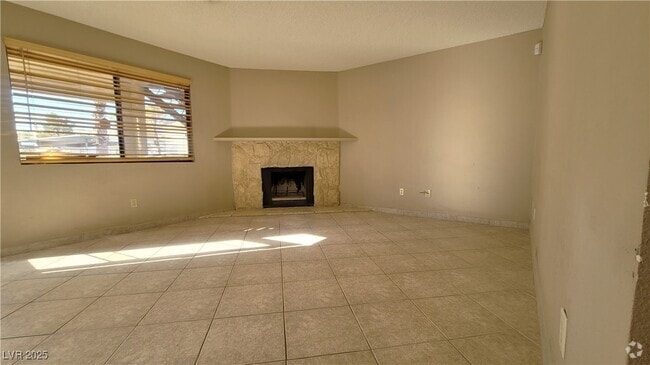 Building Photo - 1209 N Buffalo Dr Unit 102 Rental