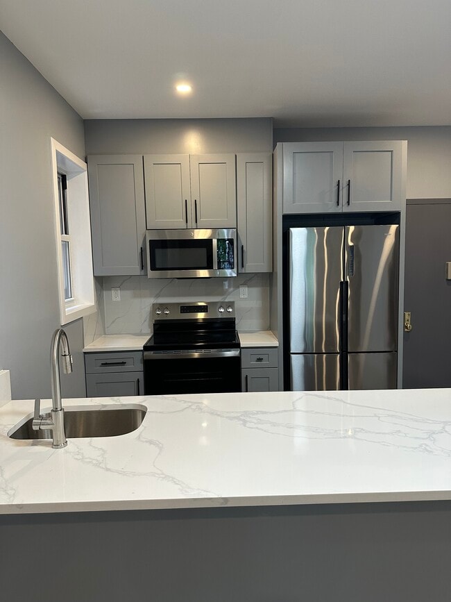 552 Congress St Unit 3