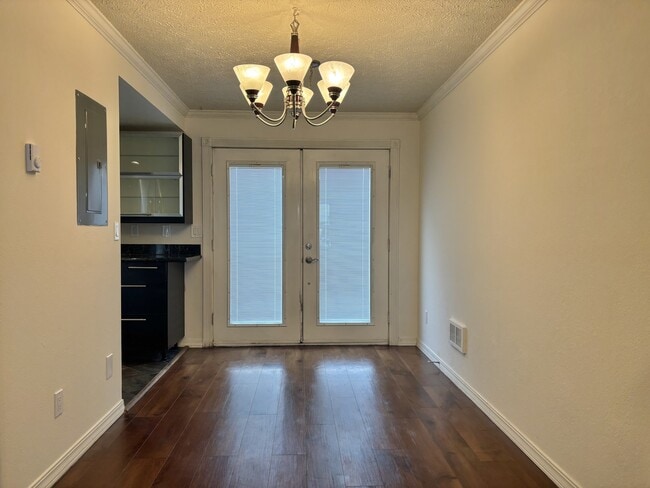 Photo - 2111 N Houk Rd