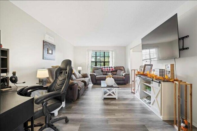 Photo - 6121 Stornoway Dr S Unidad Cozy Condo