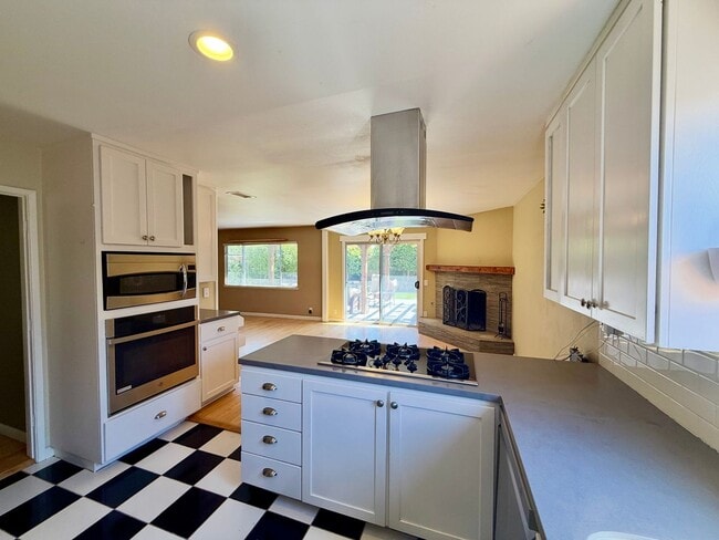 74 San Dimas Ave