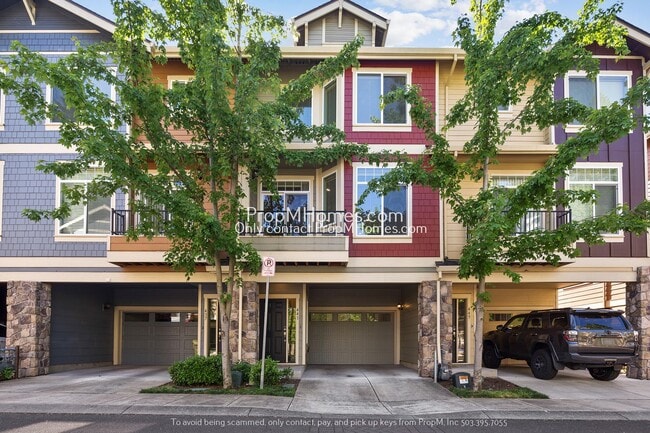 Building Photo - 441 NE Tork Pl