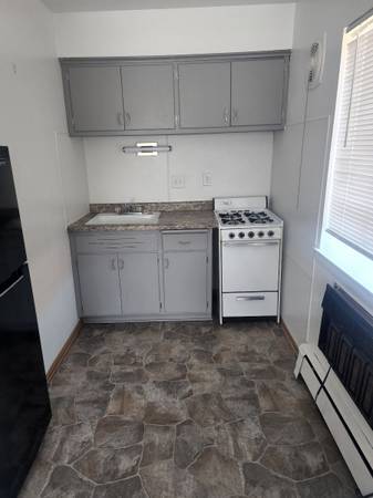 Building Photo - 6535 Beloit Rd Unit 8