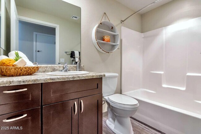 Photo - 2250 W Glendale Ave Unidad 2